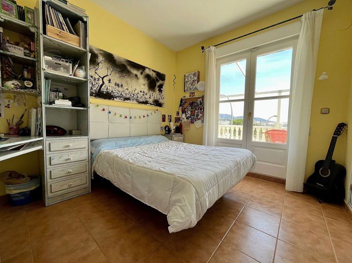 Image No.14-4 Bed Townhouse for sale