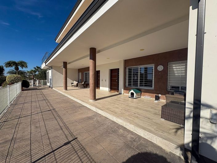 Image No.20-8 Bed Villa for sale