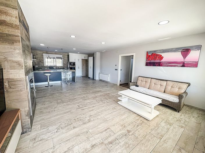 Image No.24-8 Bed Villa for sale