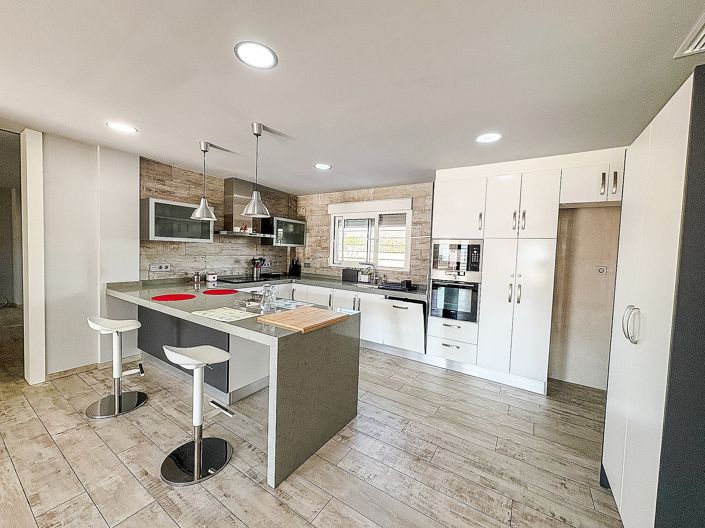 Image No.26-8 Bed Villa for sale