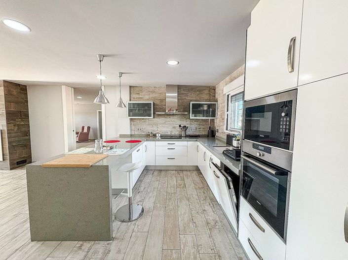 Image No.27-8 Bed Villa for sale