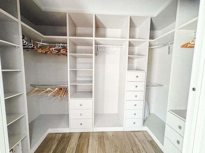 Image No.32-8 Bed Villa for sale