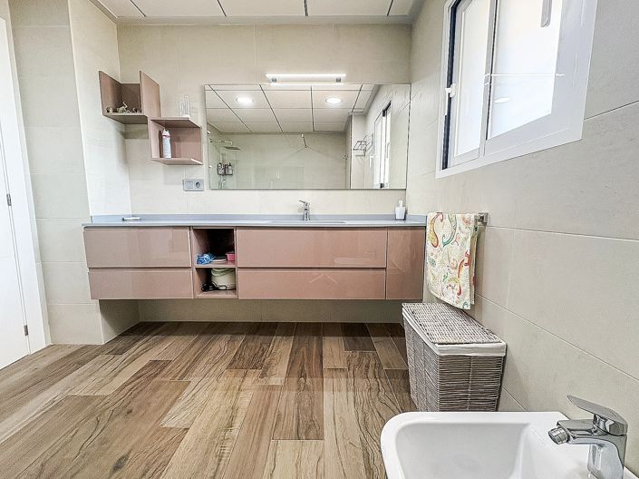 Image No.33-8 Bed Villa for sale