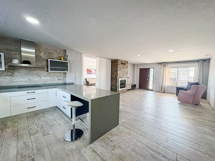 Image No.34-8 Bed Villa for sale