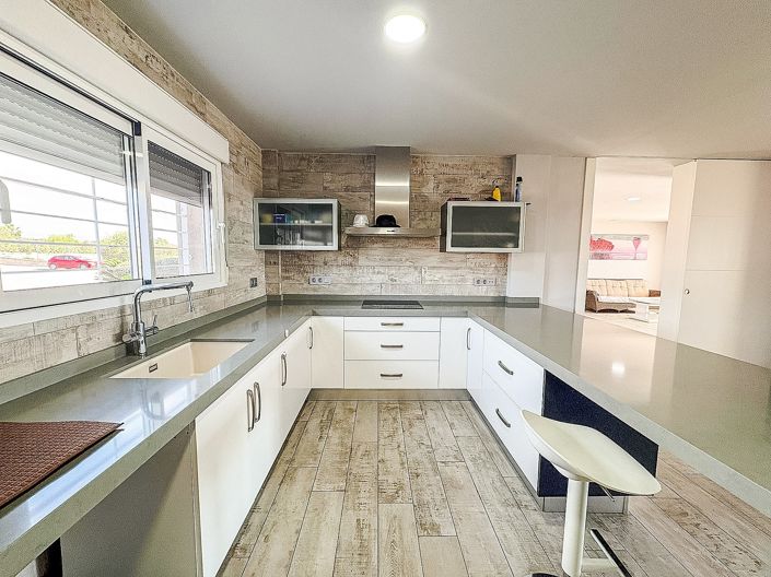 Image No.37-8 Bed Villa for sale