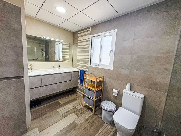 Image No.40-8 Bed Villa for sale