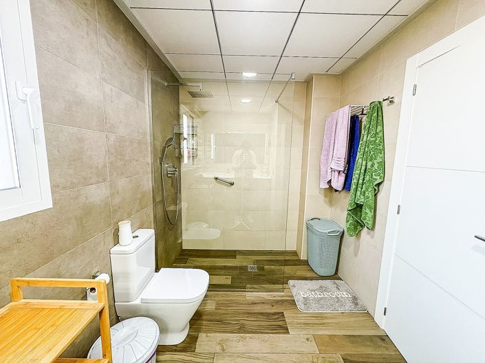 Image No.41-8 Bed Villa for sale