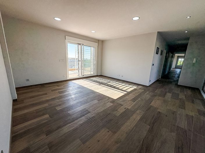 Image No.44-8 Bed Villa for sale