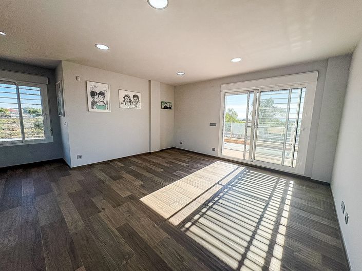 Image No.45-8 Bed Villa for sale