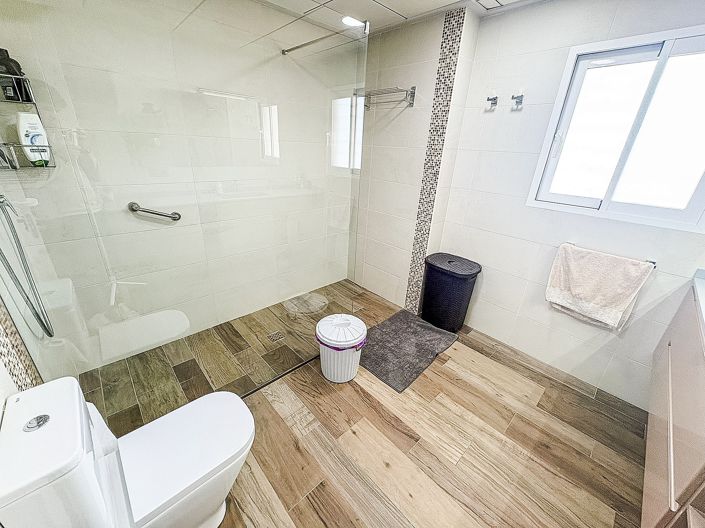 Image No.50-8 Bed Villa for sale