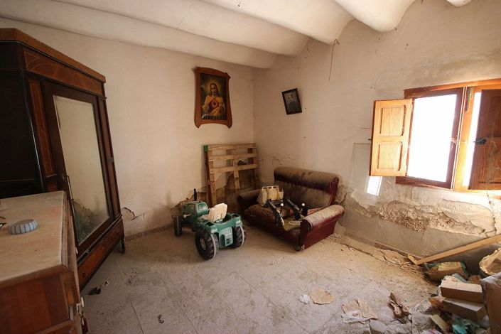 Image No.7-4 Bed Village House for sale
