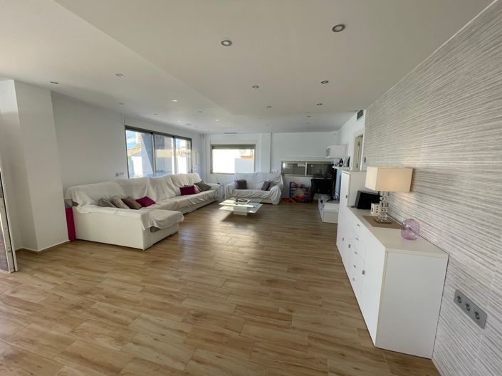 Image No.24-6 Bed Villa for sale