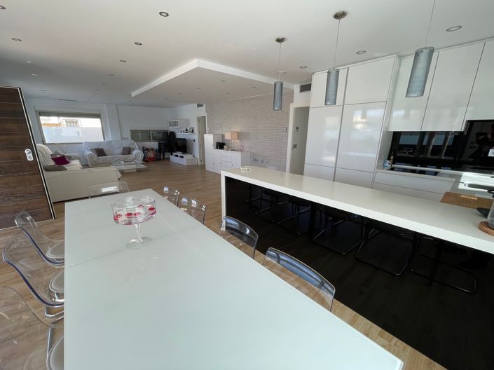 Image No.30-6 Bed Villa for sale