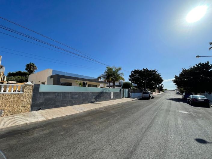 Image No.8-6 Bed Villa for sale