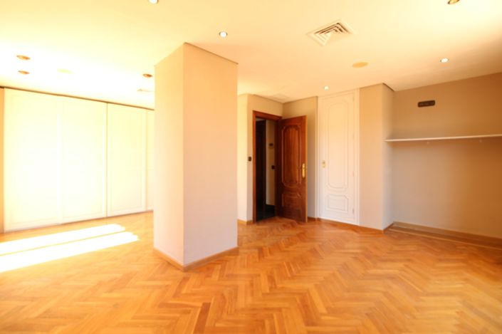 Image No.20-4 Bed Villa for sale