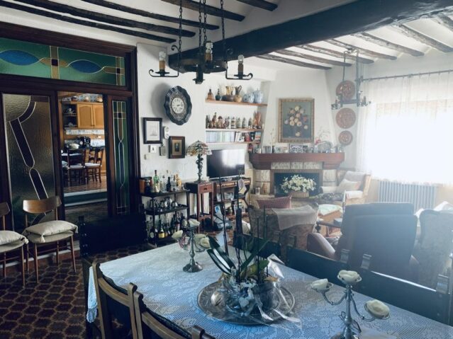 Image No.10-9 Bed Villa for sale