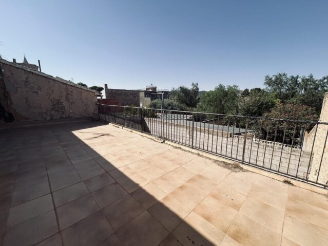 Image No.16-5 Bed Townhouse for sale