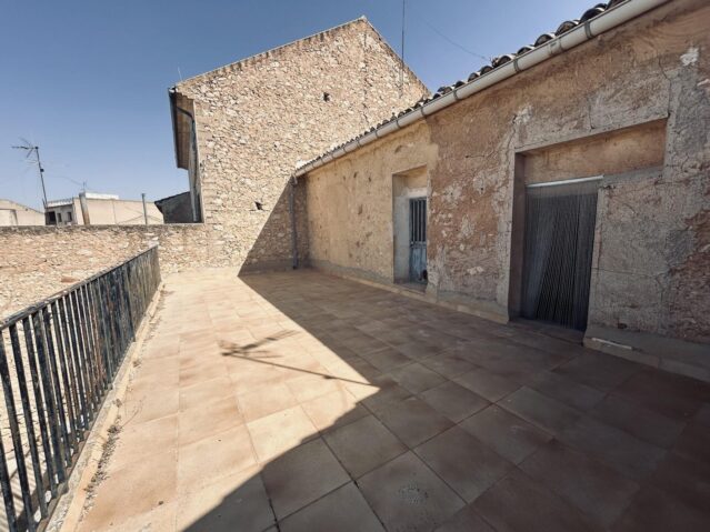 Image No.17-5 Bed Townhouse for sale