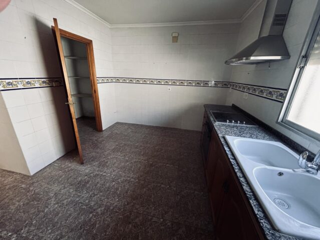 Image No.4-5 Bed Townhouse for sale