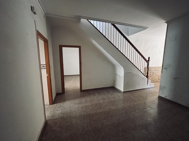 Image No.7-5 Bed Townhouse for sale