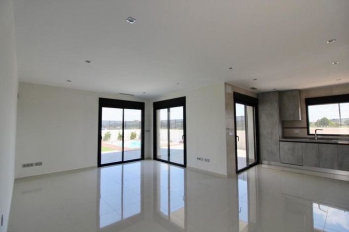 Image No.5-3 Bed Villa for sale