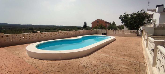 Image No.21-9 Bed Commercial for sale