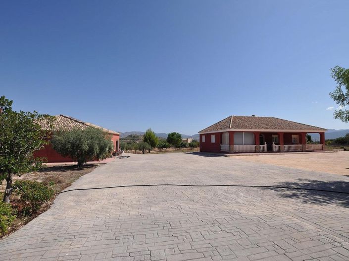 Image No.2-8 Bed Villa for sale