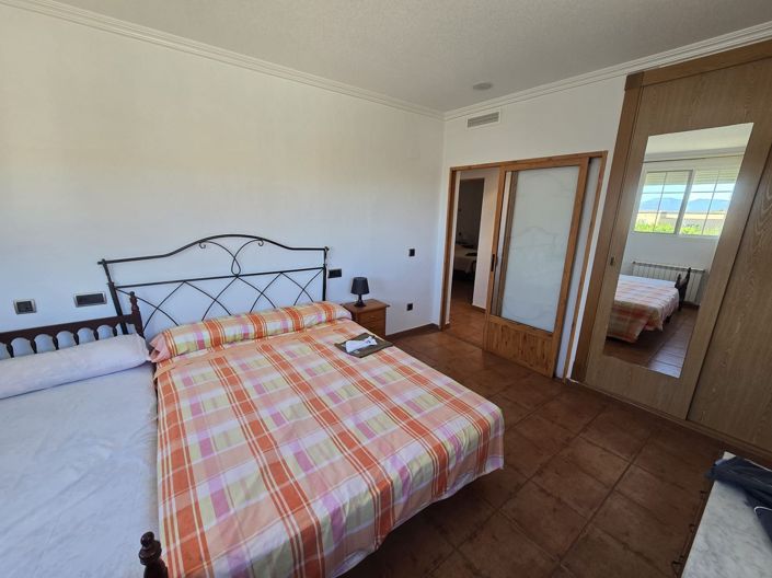 Image No.20-8 Bed Villa for sale