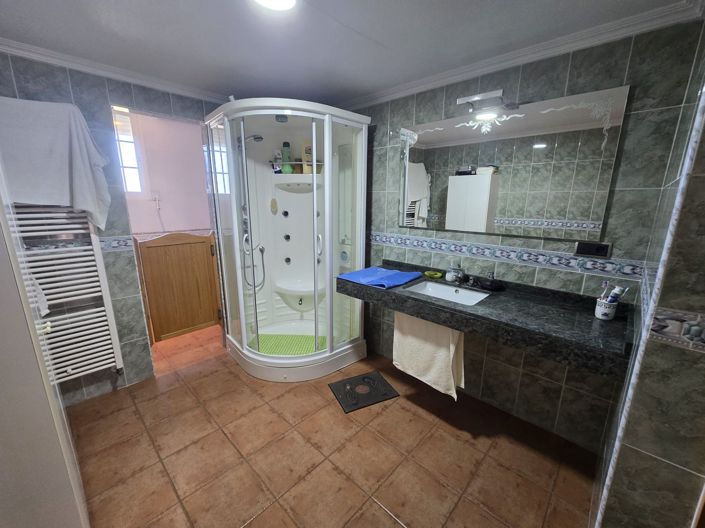 Image No.22-8 Bed Villa for sale