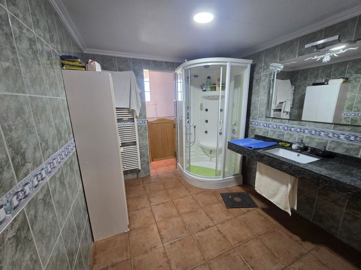 Image No.31-8 Bed Villa for sale