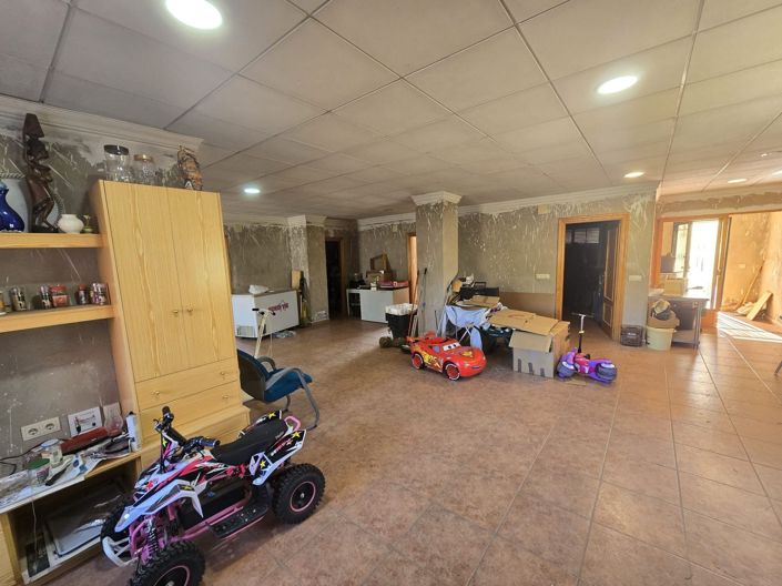 Image No.45-8 Bed Villa for sale