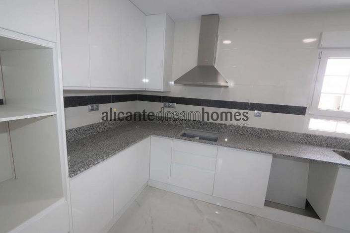 Image No.19-4 Bed Villa for sale