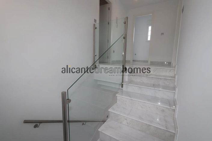 Image No.27-4 Bed Villa for sale