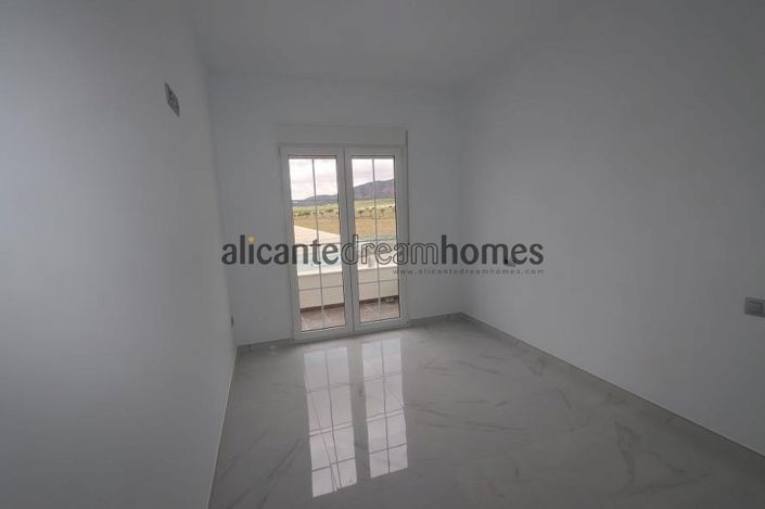 Image No.28-4 Bed Villa for sale