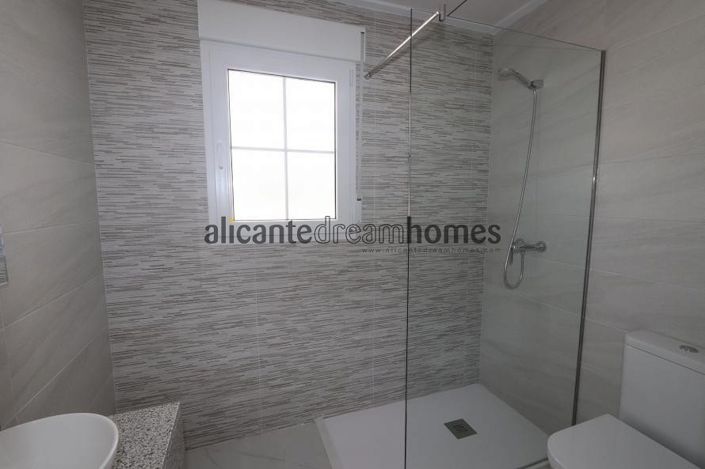 Image No.30-4 Bed Villa for sale