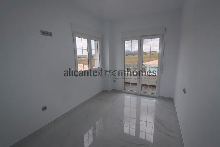 Image No.32-4 Bed Villa for sale