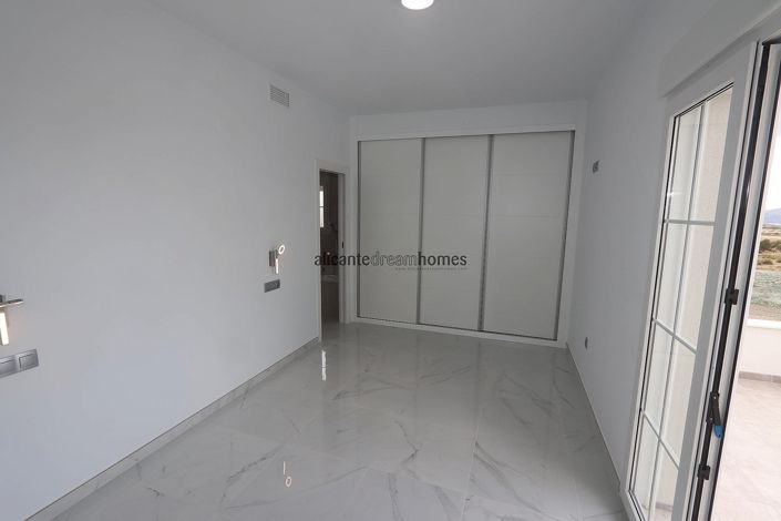 Image No.33-4 Bed Villa for sale
