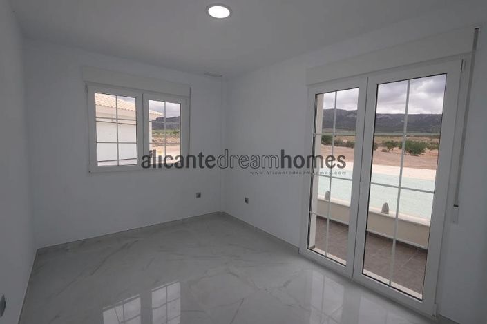 Image No.35-4 Bed Villa for sale
