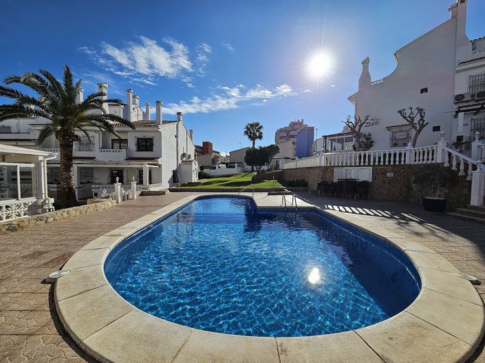 Image No.1-3 Bed Townhouse for sale