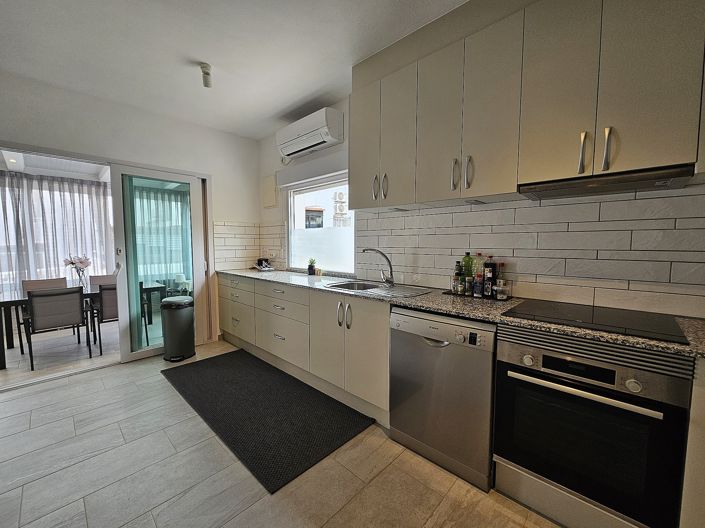 Image No.10-3 Bed Townhouse for sale