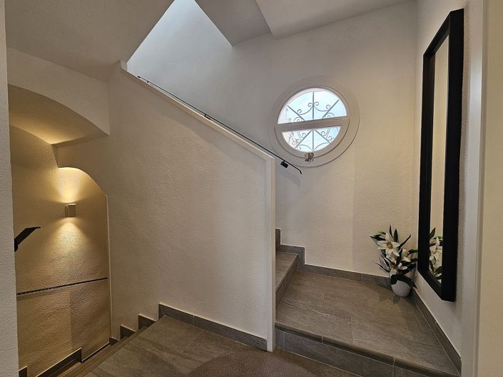 Image No.11-3 Bed Townhouse for sale