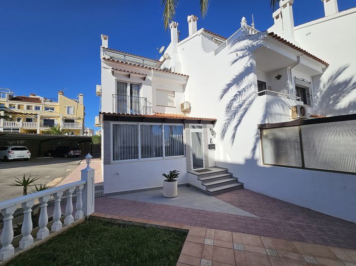 Image No.27-3 Bed Townhouse for sale