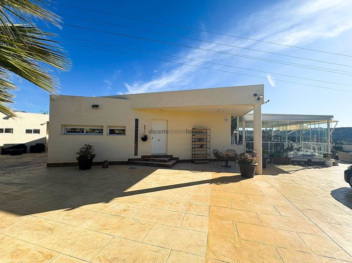 Image No.41-5 Bed Villa for sale