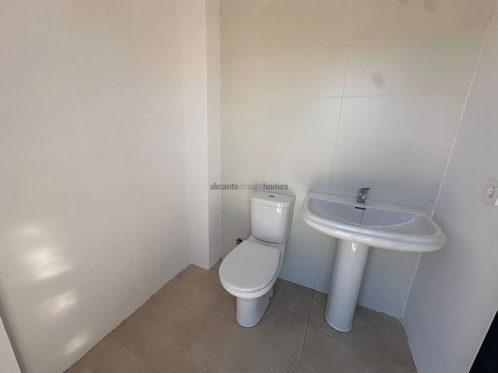 Image No.23-3 Bed Villa for sale