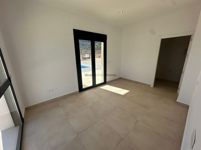 Image No.8-3 Bed Villa for sale