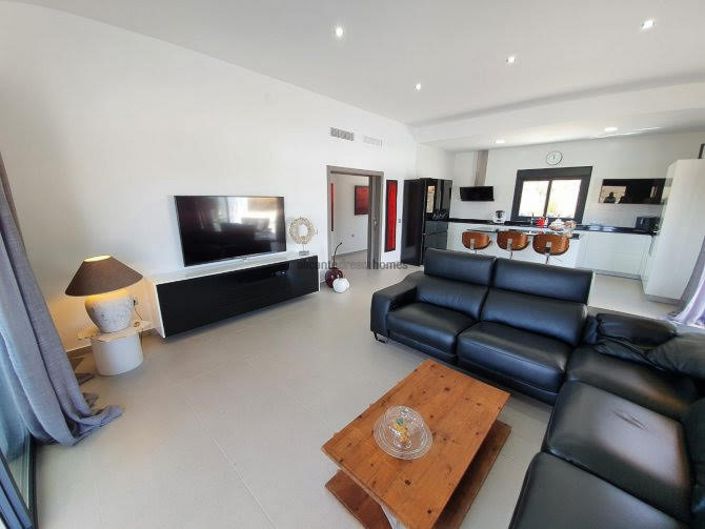 Image No.13-3 Bed Villa for sale