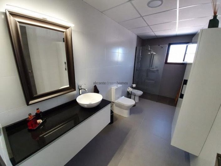 Image No.7-3 Bed Villa for sale