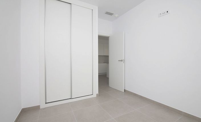 Image No.33-3 Bed Villa for sale