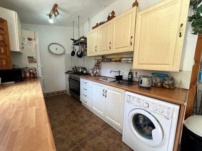 Image No.11-2 Bed Country House for sale