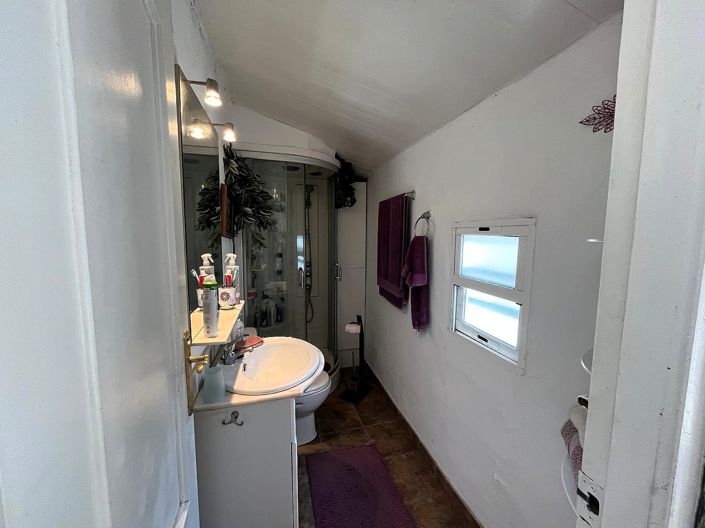 Image No.7-2 Bed Country House for sale